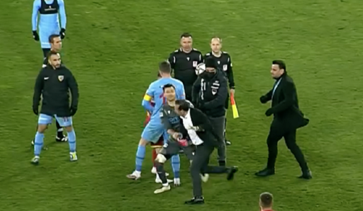 Scandal la finalul meciului Yeni Malatyaspor – Kayserispor: Preşedintele gazdelor a sărit să-i atace pe arbitri, jucătorii au criticat dur brigada. Reacţia lui Şumudică - VIDEO