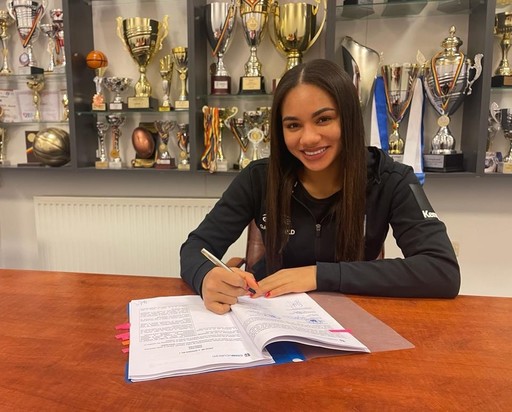 Elizabeth Omoregie şi-a prelungit contractul cu CSM Bucureşti