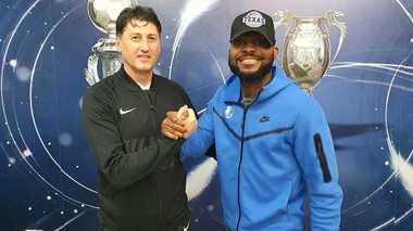 Michael Omoh, la Farul