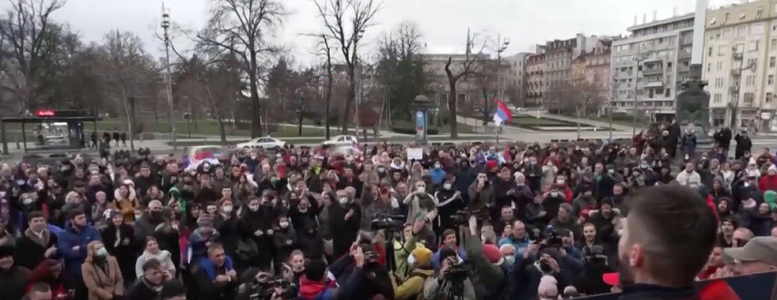 Tatăl lui Djokovici a organizat un protest în Serbia. Australia spune că sportivul este liber să plece oricând doreşte