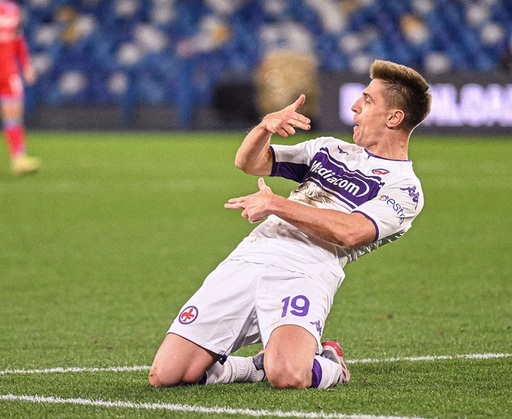 Fiorentina în sferturile Cupei Italiei, după ce a învins cu 5-2 după prelungiri Napoli. Trei jucători au fost eliminaţi