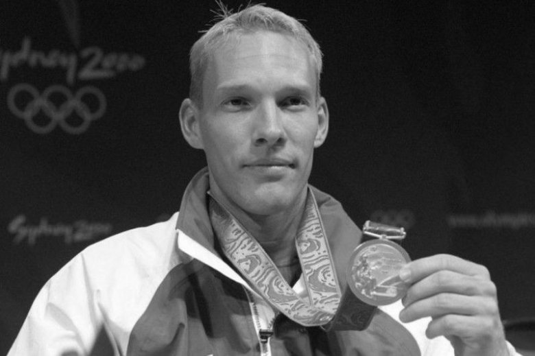 Fostul gimnast maghiar Szilveszter Csollany, dublu medaliat olimpic, a murit din cauza Covid-19. El era antivaccinist, dar a fost nevoie să se vaccineze deoarece lucra cu copii