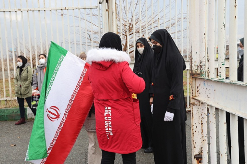Femeile au revenit după mai mult de doi ani în tribune pe stadioanele din Iran