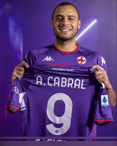 Fiorentina l-a achiziţionat pe atacantul brazilian Cabral, după ce l-a transferat pe Vlahovic la Juventus