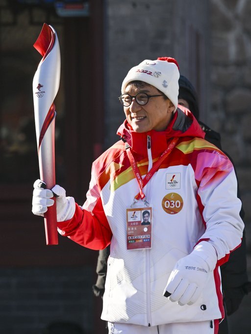 Actorul Jackie Chan a purtat torţa olimpică pe Marele Zid Chinezesc