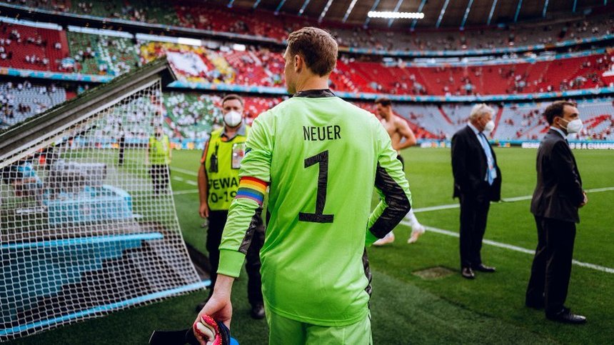 Manuel Neuer a fost operat la genunchi