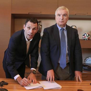 Gustavo Poyet este noul selecţioner al Greciei. Primul său meci, împotriva României