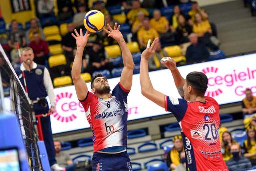 Arcada Galaţi şi Steaua Bucureşti s-au calificat în semifinalele Cupei României la volei masculin