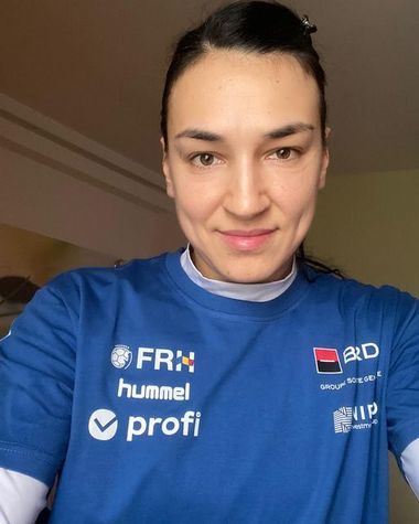 Cristina Neagu s-a prezentat la reunirea naţionalei de handbal feminin, după un an de pauză