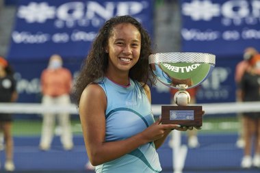 Leylah Fernandez a câştigat turneul de la Monterrey după ce a salvat cinci meci de meci în finală
