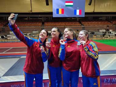 Argint pentru echipa feminină de sabie a României la CE de cadeţi