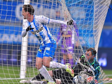 Universitatea Craiova începe cu victorie play-off-ul Ligii 1: scor 3-0 cu FC Argeş. Latovlevici a fost eliminat