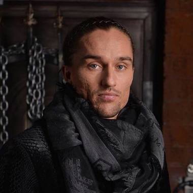 Alexandr Dolgopolov s-a întors la Kiev să-şi apere ţara. El a învăţat să folosească arma într-o săptămână şi este pregătit să tragă asupra unui invadator rus / Ce spune despre reacţiile jucătorilor ruşi