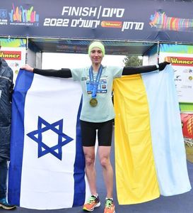 Atleta Valentina Vereţkaia, refugiată din Ucraina în Israel, a câştigat maratonul Ierusalimului