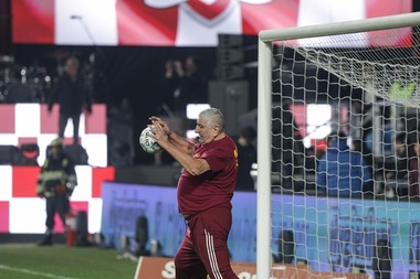 Noul stadion Rapid – Giuleşti a fost inaugurat în prezenta legendelor clubului giuleştean, printr-un eveniment de câteva ore - FOTO