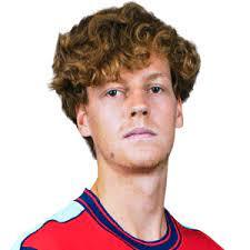 Jannik Sinner a salvat opt mingi de meci în două partide pentru a se califica în optimile de finală ale Miami Open