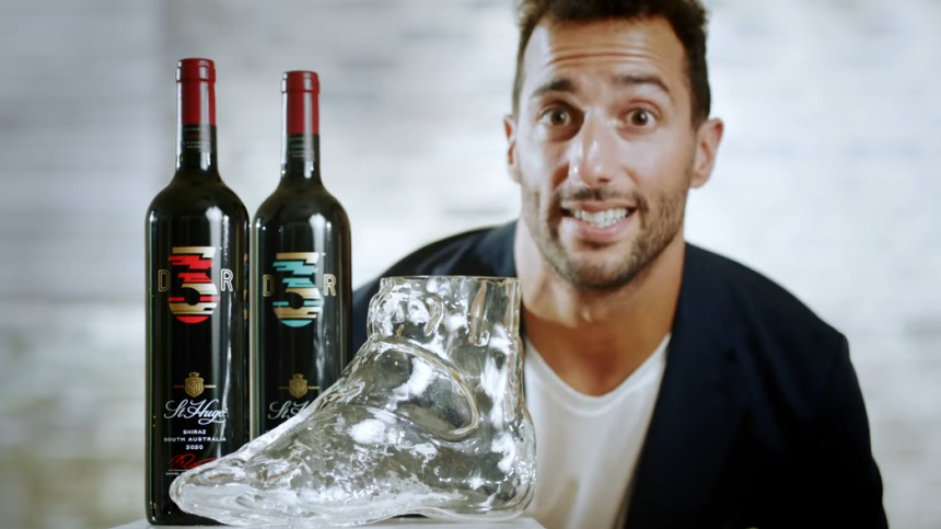 Daniel Ricciardo a lansat un decantor de vin în forma pantofului său sport