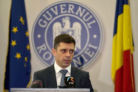 Ministrul Novak a schimbat numele unor săli şi baze sportive