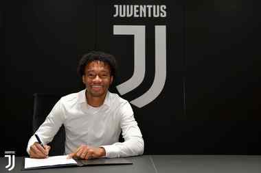 Cuadrado şi-a prelungit contractul cu Juventus pentru încă un sezon
