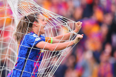 Barcelona – Wolfsburg, scor 5-1, în prima manşă a semifinalelor LC la fotbal feminin. În brigada de arbitri s-au aflat două românce