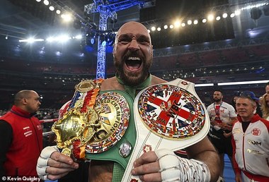 Soţia lui Tyson Fury spune că boxerul ar putea renunţa la decizia de a se retrage dacă va putea lupta pentru unificarea centurilor