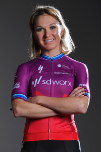 Campioana la ciclism Amy Pieters, care a suferit un accident înainte de Crăciun, a ieşit din comă