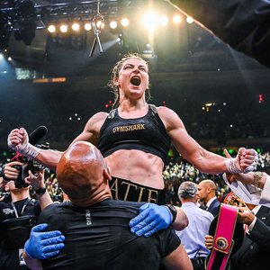 Pentru prima dată în istorie, capul de afiş al unei gale găzduite de Madison Square Garden a fost un meci feminin de box