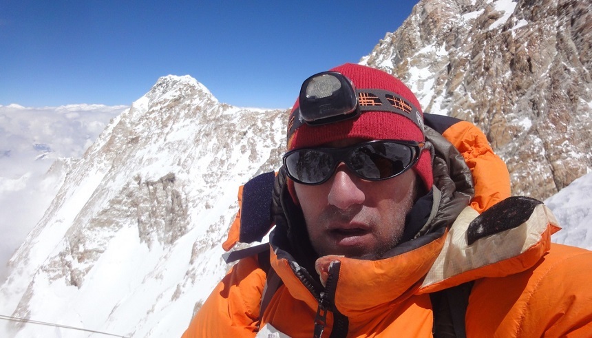 Alpinistul timişorean Horia Colibăşanu, primul român care urcă pe  vârful Kangchenjunga din Himalaya, al treilea ca înălţime al planetei (8586 m.)
