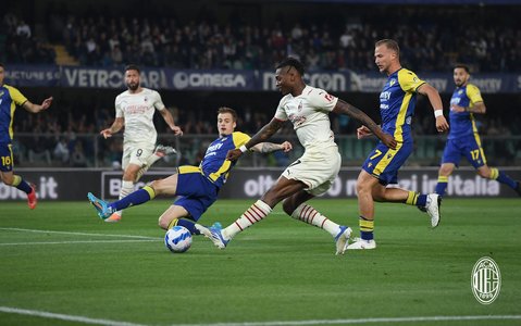 Serie A: AC Milan a învins în deplasare Verona, scor 3-1, revenind de la 0-1, şi are un avans de două puncte faţă a a doua clasată, Inter