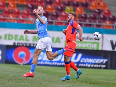 FCSB a remizat cu FC Voluntari, scor 2-2, fiind egalată în minutul 88. Dacă va învinge Universitatea Craiova, CFR Cluj va câştiga duminică titlul