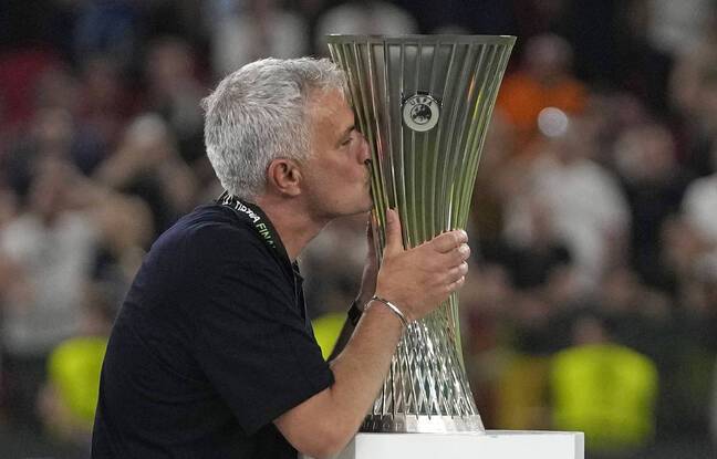 Mourinho, în lacrimi după ce Roma a câştigat Conference League: Trebuia să scriem istorie şi am făcut-o