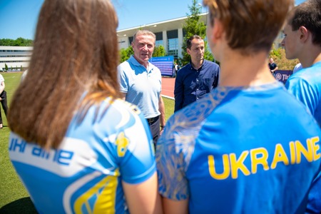 Serghei Bubka a venit la Izvorani şi s-a întâlnit cu mai mulţi sportivi ucraineni - VIDEO