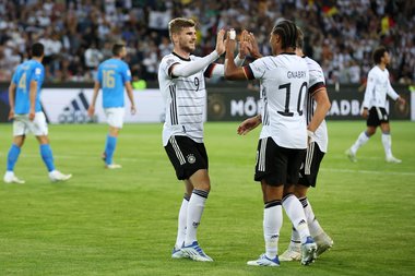 Liga Naţiunilor: Anglia învinsă cu 4-0 de Ungaria. Eşec dur pentru campioana Europei, Italia, în faţa Germaniei, scor 2-5, într-un meci arbitrat de Kovacs