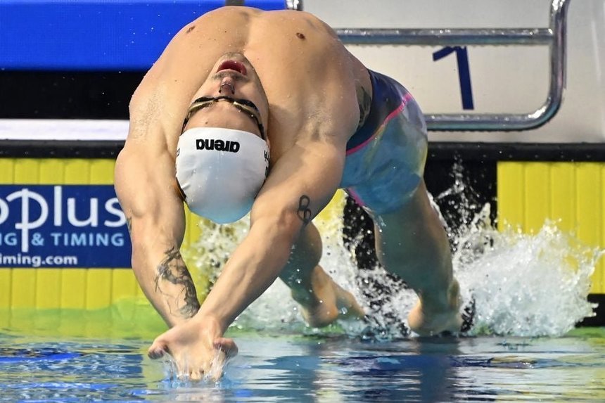 CM de nataţie: Robert Glinţă este în semifinale la 50 m spate