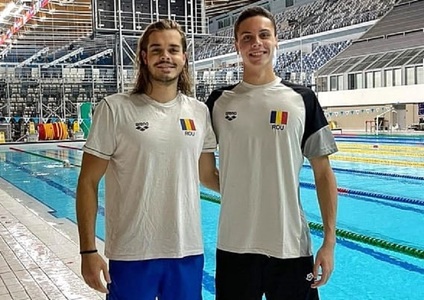 David Popovici a revenit în ţară după performanţa istorică de la CM de nataţie