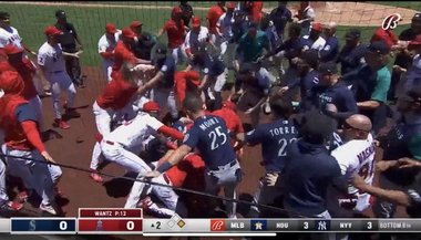 Suspendări pentru 12 persoane după o bătaie generală la un meci din MLB - VIDEO