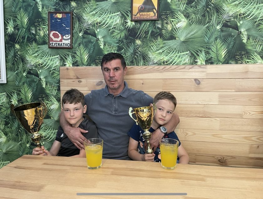 Mihai Leu, implicat într-un accident la raliul de la Târgu Mureş, le-a oferit celor doi copii loviţi uşor trofeele pe care le-a câştigat în această etapă