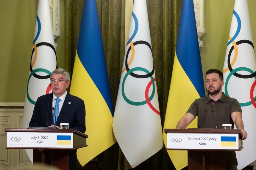 Preşedintele CIO a ajuns în Ucraina şi s-a întâlnit cu Zelenski. În război au murit până acum 89 de sportivi şi antrenori ucraineni