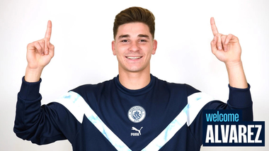 Manchester City l-a achiziţionat pe Julian Alvarez 