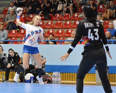 Handbal: Minaur Baia Mare, cu opt jucătoare absente din lot, învinsă în amicalul cu Debreceni