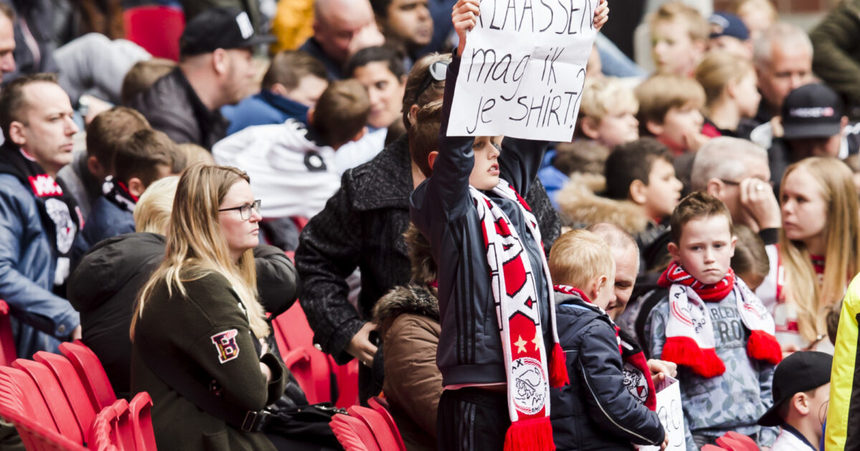 Ajax Amsterdam interzice pancartele prin care fanii cer tricourile jucătorilor