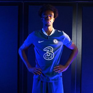 Chelsea l-a transferat pe Chukwuemeka, un mijlocaş de 18 ani