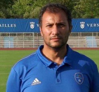 Antrenorul de la FC Versailles a fost acuzat că filma femei fără ştirea acestora