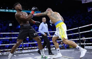 Zelenski şi Vitali Klitschko l-au felicitat pe Oleksandr Usik pentru victoria cu Joshua: Ucraina este o ţară puternică. Vom câştiga şi împotriva barbarilor ruşi