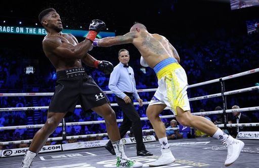 Zelenski şi Vitali Klitschko l-au felicitat pe Oleksandr Usik pentru victoria cu Joshua: Ucraina este o ţară puternică. Vom câştiga şi împotriva barbarilor ruşi