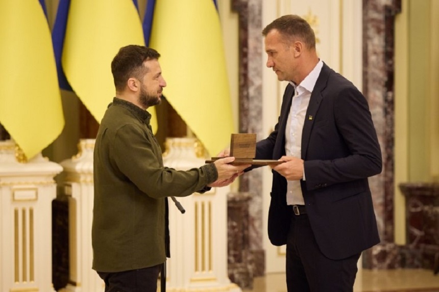 Andrei Şevcenko a primit distincţia de “Legendă naţională a Ucrainei”, alături de alţi opt ucraineni. Trei dintre ei, decoraţi postum de Zelenski 