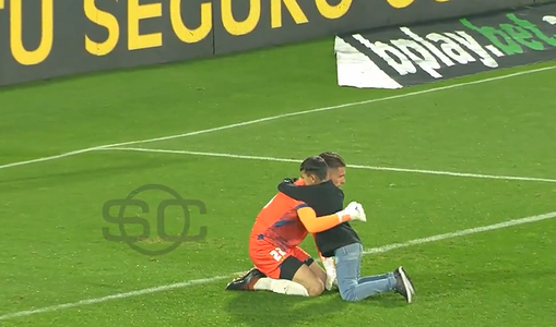 Momente emoţionante în Argentina: După ce Defesa y Justicia a pierdut meciul cu Boca Juniors cu gol primit în minutul 90+2, portarul Unsain a fost consolat de copil – VIDEO