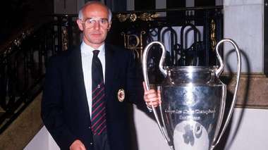 Arrigo Sacchi va primi Premiul Preşedintelui UEFA