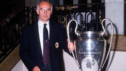 Arrigo Sacchi va primi Premiul Preşedintelui UEFA