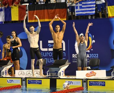 CM de înot pentru juniori: Ştafeta combinată de 4x100 m liber, cu Popovici în componenţă, s-a calificat în finală